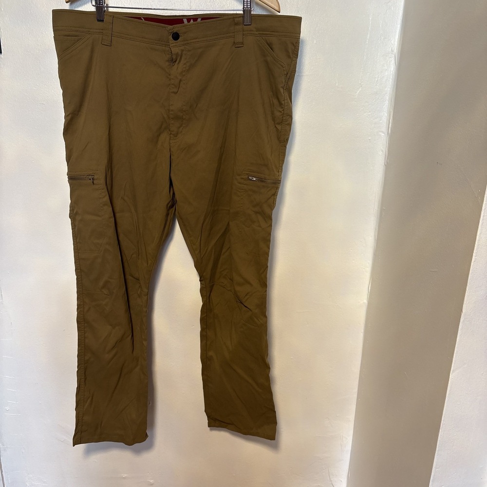 Wrangler cargo Pants Men 42x30 Khaki Tan Stretch Hiking Outdoor Tactical Utility
